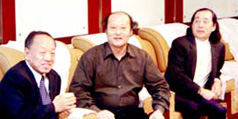 設計公司-外交部長李肇星、中國交響樂團團長關峽與藝術總監邵新親切交談